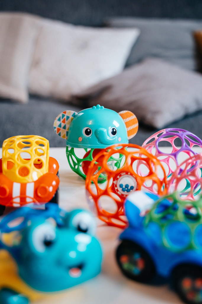 OBALL Hračka autíčko Rattle&amp;Roll™, červené 3m+