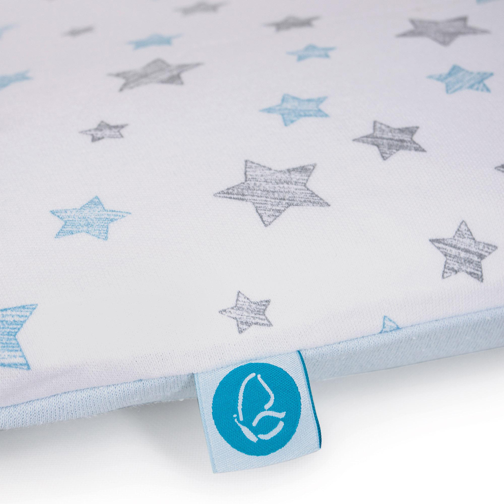 CEBA BABY Poťah na mäkkú prebaľovaciu podložku (50x70) 2 ks Grey Stars+Blue Stars