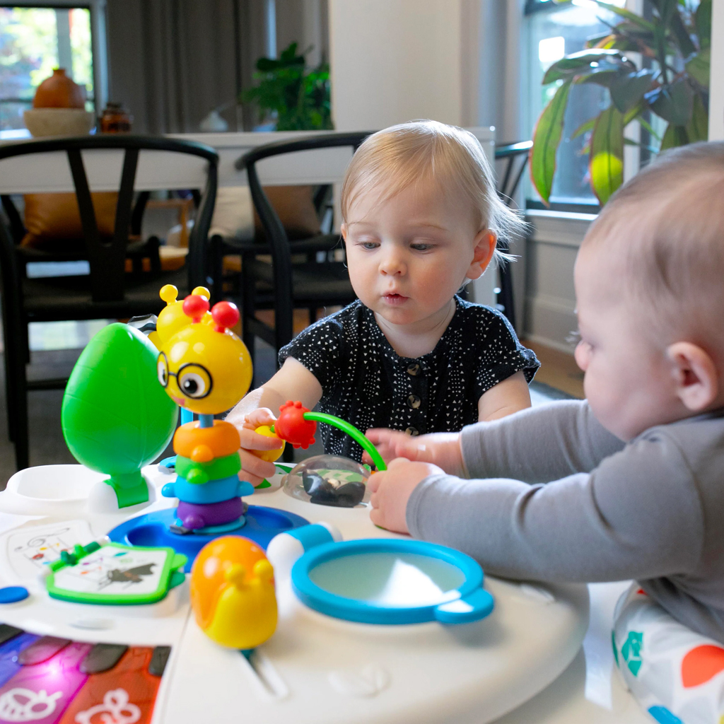 BABY EINSTEIN Centrum aktívne 4v1 Around We Grow™ 6m+ do 11kg