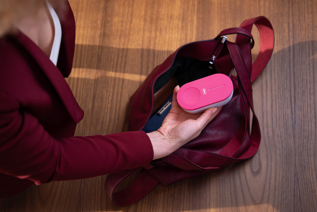 CHICCO Odsávačka materského mlieka elektrická Travel Pink USB + CHICCO Vložky do podprsenky 30ks
