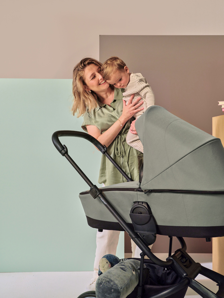 EASYWALKER SET Kočík 4v1 Harvey⁵ 2v1 Midnight Black LITE RWS +CYBEX Aton B2 i-Size,základňa