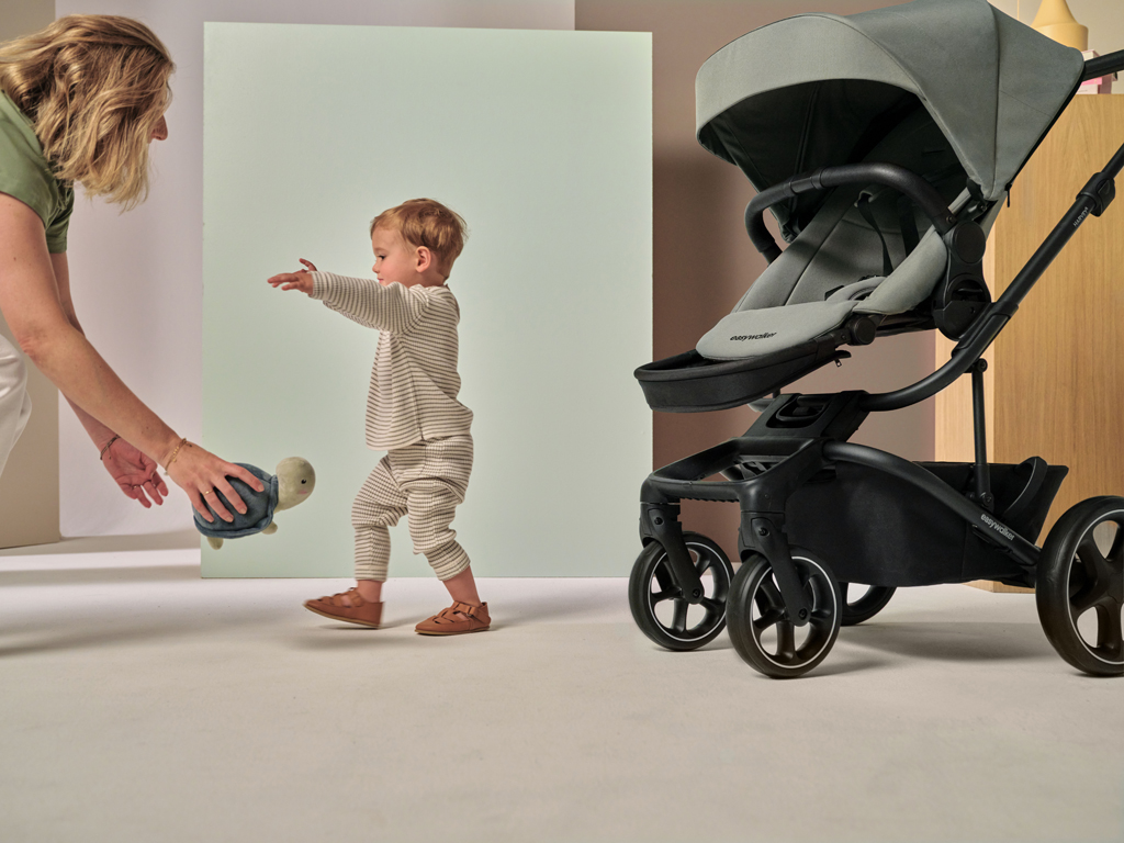 EASYWALKER SET Kočík 4v1 Harvey⁵ 2v1 Midnight Black LITE RWS +CYBEX Aton B2 i-Size,základňa