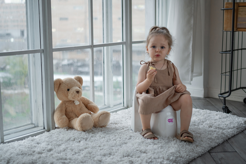 OK BABY Nočník ergonomický Pasha s vyberateľnou nádobou Pink