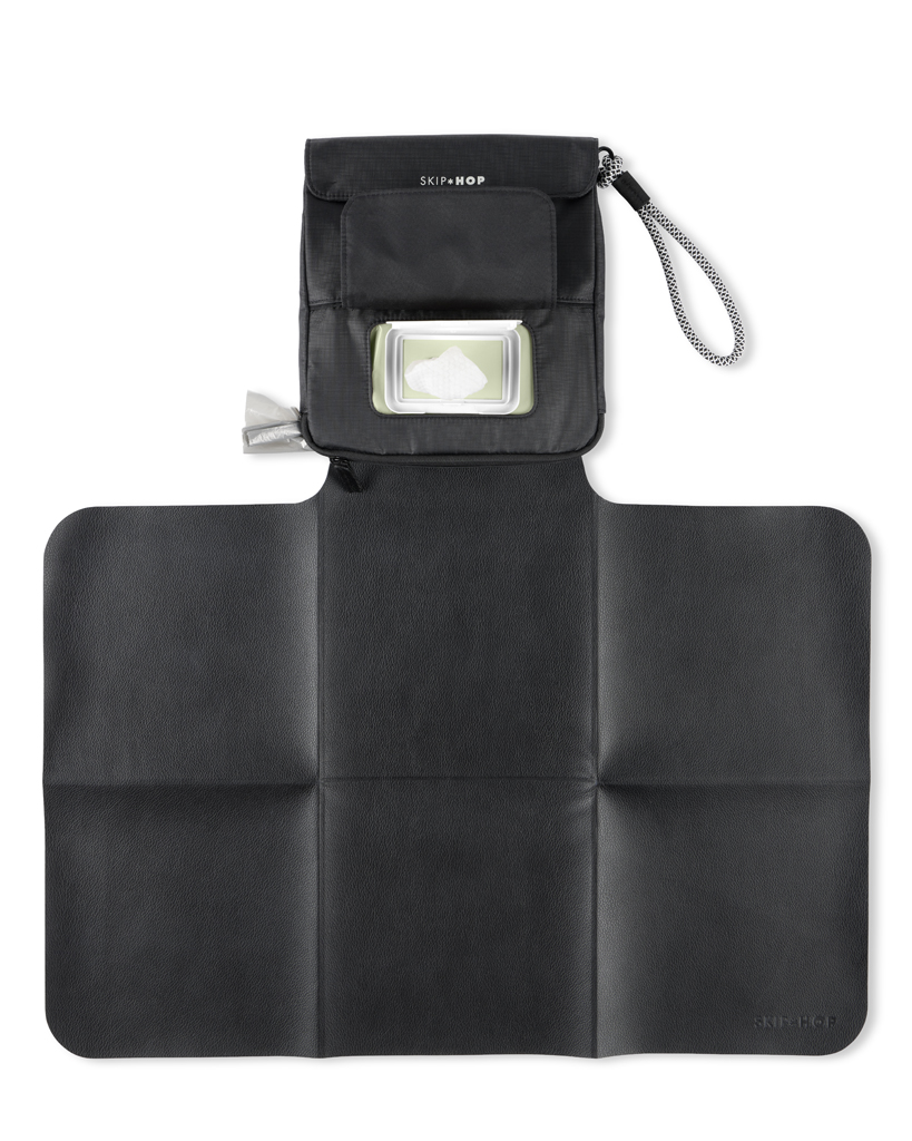 SKIP HOP Podložka prebaľovacia cestovná Clean Slate Black