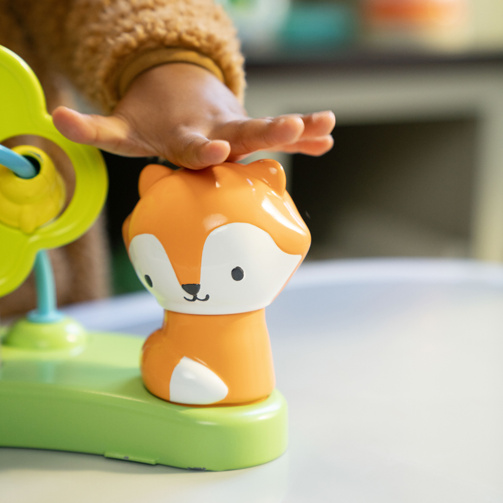 INGENUITY Aktivitné centrum so skákadlom a stolíkom 3v1 PlayStage™, 6m+