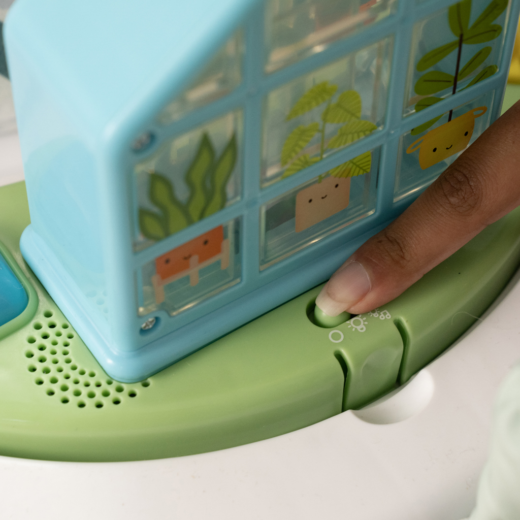 INGENUITY Aktivitné centrum so skákadlom a stolíkom 3v1 PlayStage™, 6m+