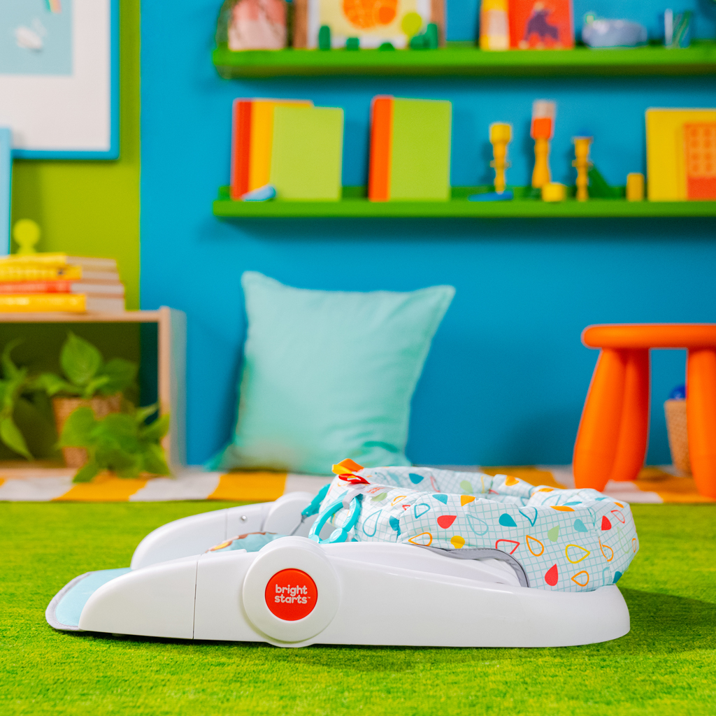 BRIGHT STARTS Kresielko učiace s hračkami pripravené na cestovanie Learn-to-Sit™, 4m+