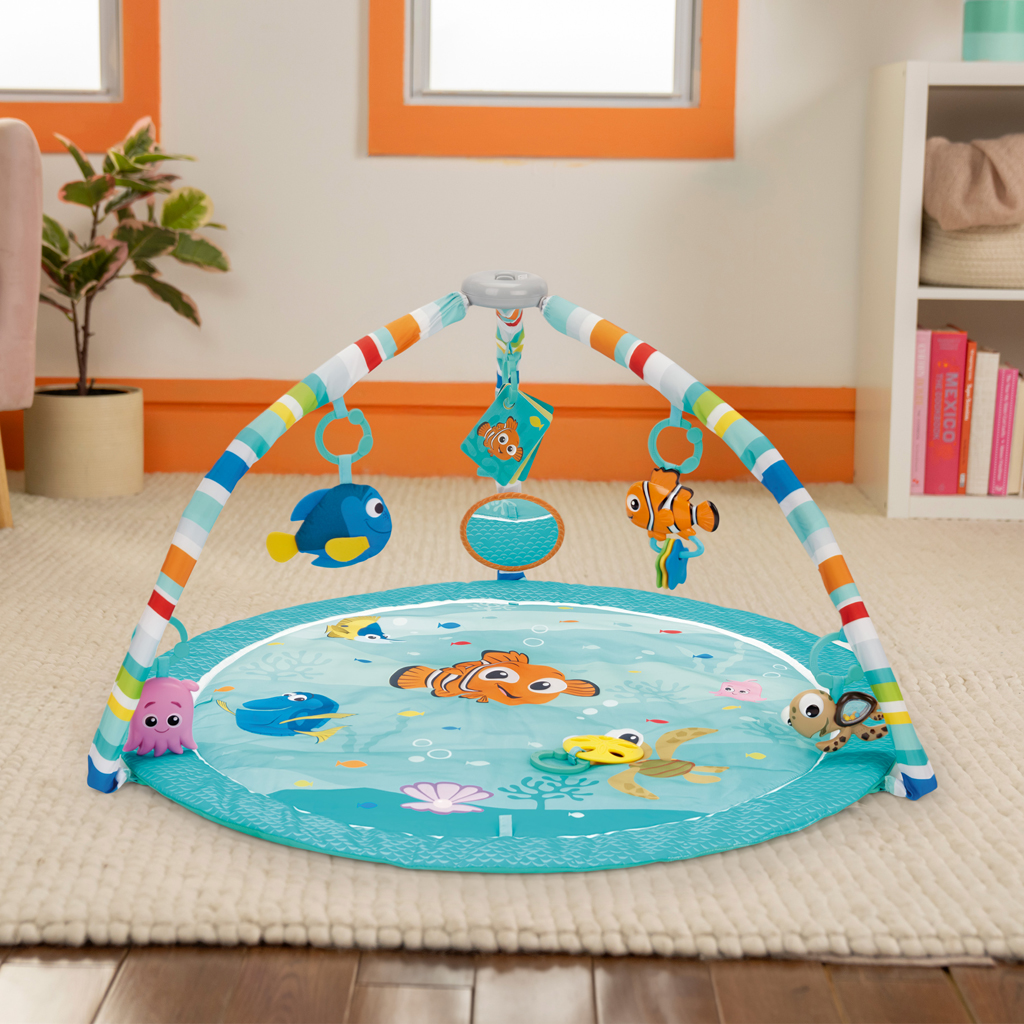 BRIGHT STARTS Deka hracia pre rozvoj motoriky a zmyslov Finding Nemo POP 'N Wiggle™, 0m+