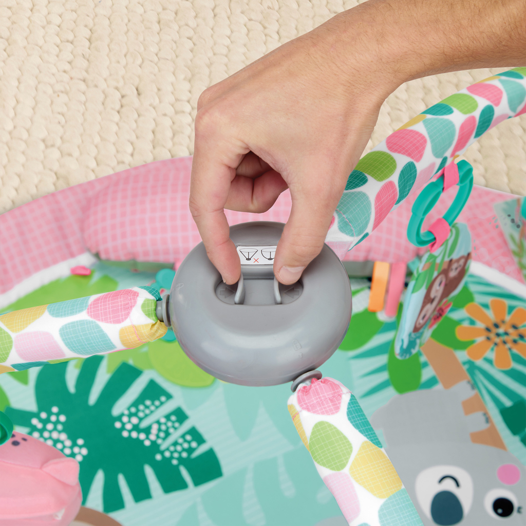 BRIGHT STARTS Deka na hranie pre rozvoj motoriky a zmyslov POP 'N Wiggle Rosy Rainforest™, 0m+