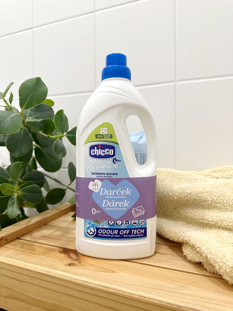 CHICCO Prací gél Baby Sensitive 1,5 l (27 praní) + vlhčené obrúsky 72 ks zadarmo