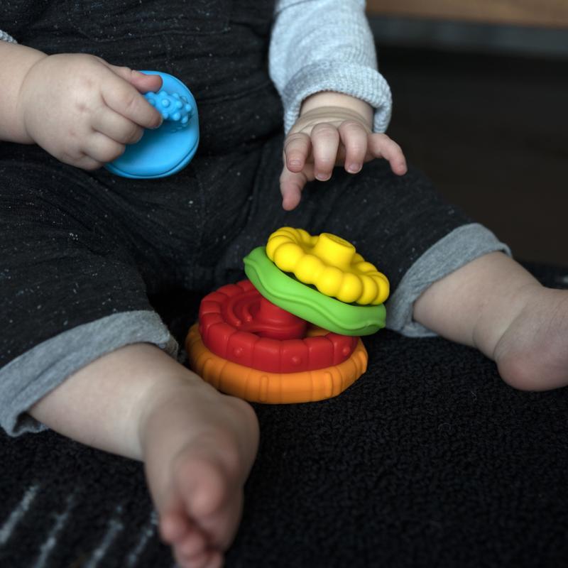 BABY EINSTEIN Hryzačka stohovacia 2v1 Stack&amp;Teethe™ 0m+