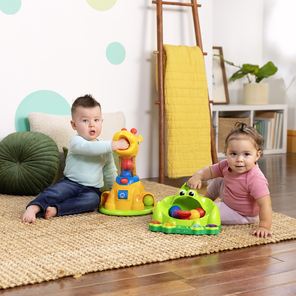 BRIGHT STARTS Hračka interaktívna Poppin' Ball Frog™  6m+