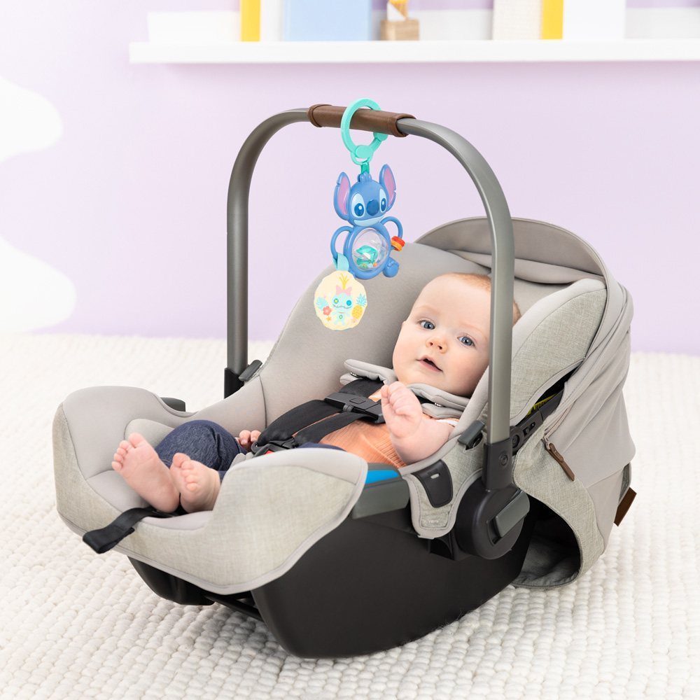 BRIGHT STARTS Hračka na C krúžku senzorická Stitch Tummy Tumble™ 0m+
