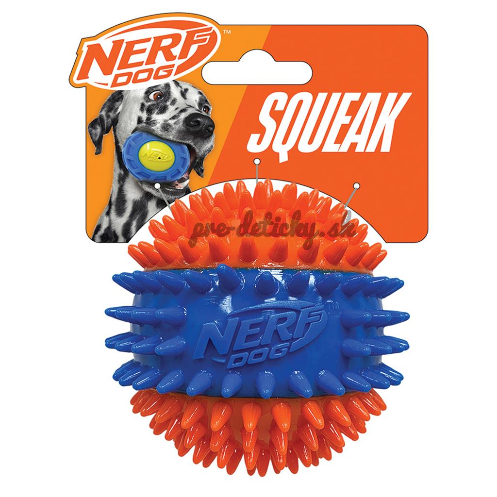 NERF DOG Hračka pre psov pískacia loptička so spikmi 6,9 cm